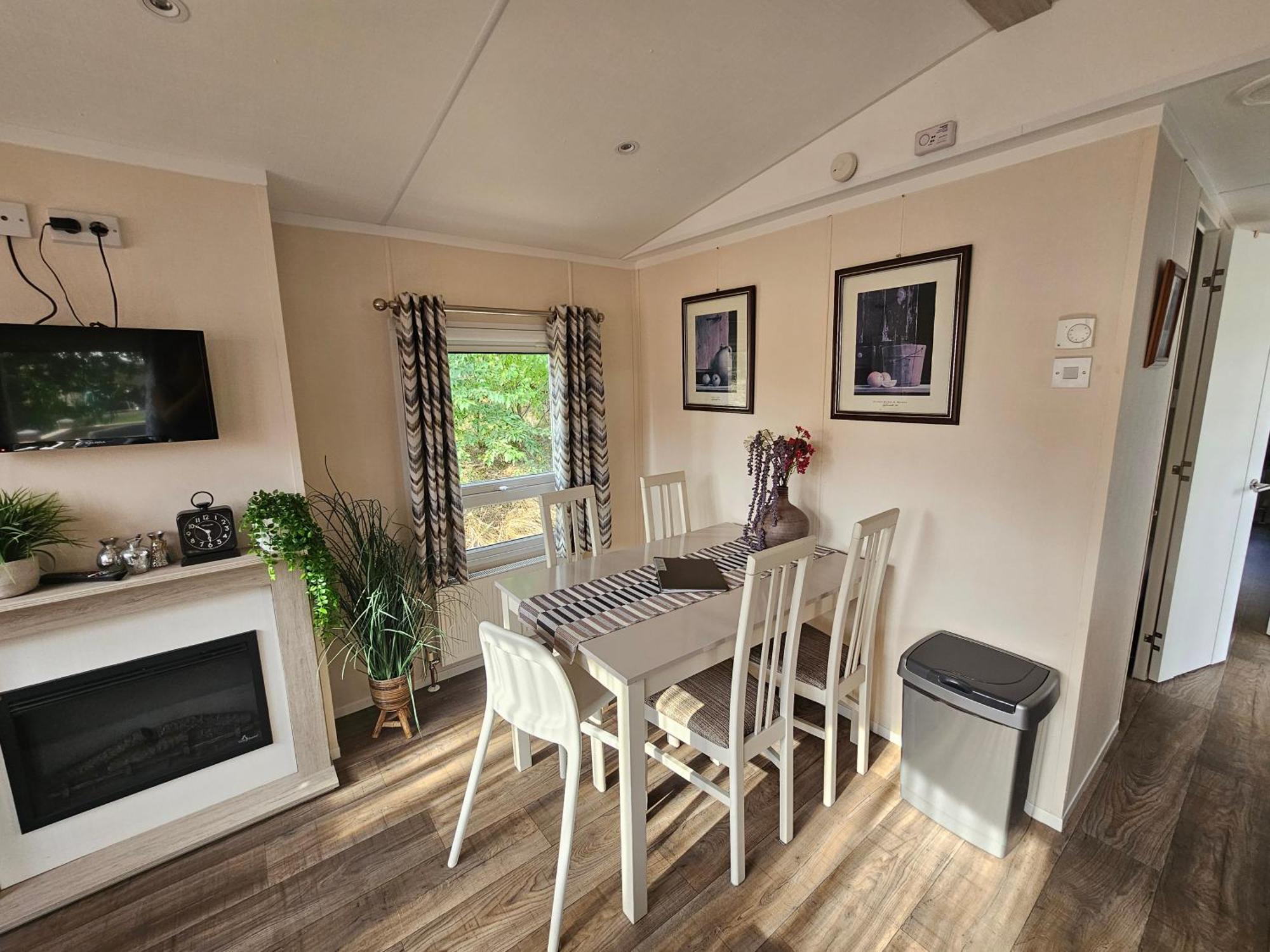 Luxe 4 Persoons Chalet Op 5 Sterren Camping 랄트 외부 사진